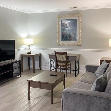 Marco Island Lakeside Inn Экстерьер фото