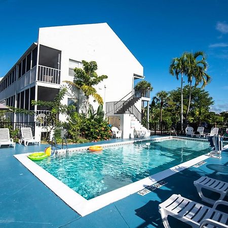 Marco Island Lakeside Inn Экстерьер фото