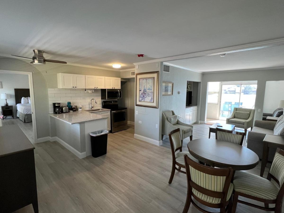 Marco Island Lakeside Inn Экстерьер фото