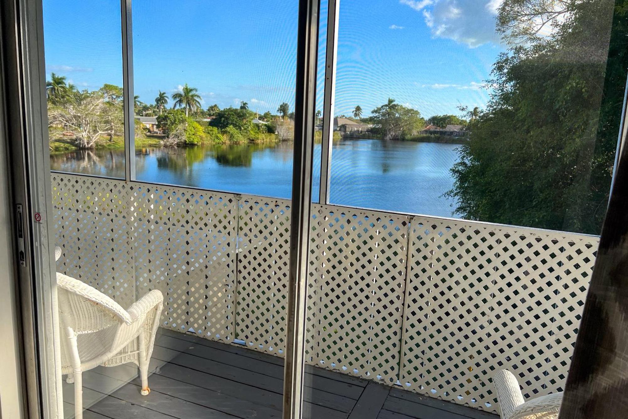 Marco Island Lakeside Inn Экстерьер фото