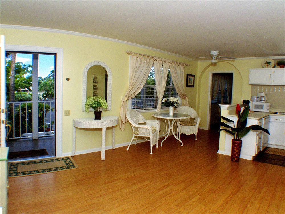 Marco Island Lakeside Inn Экстерьер фото