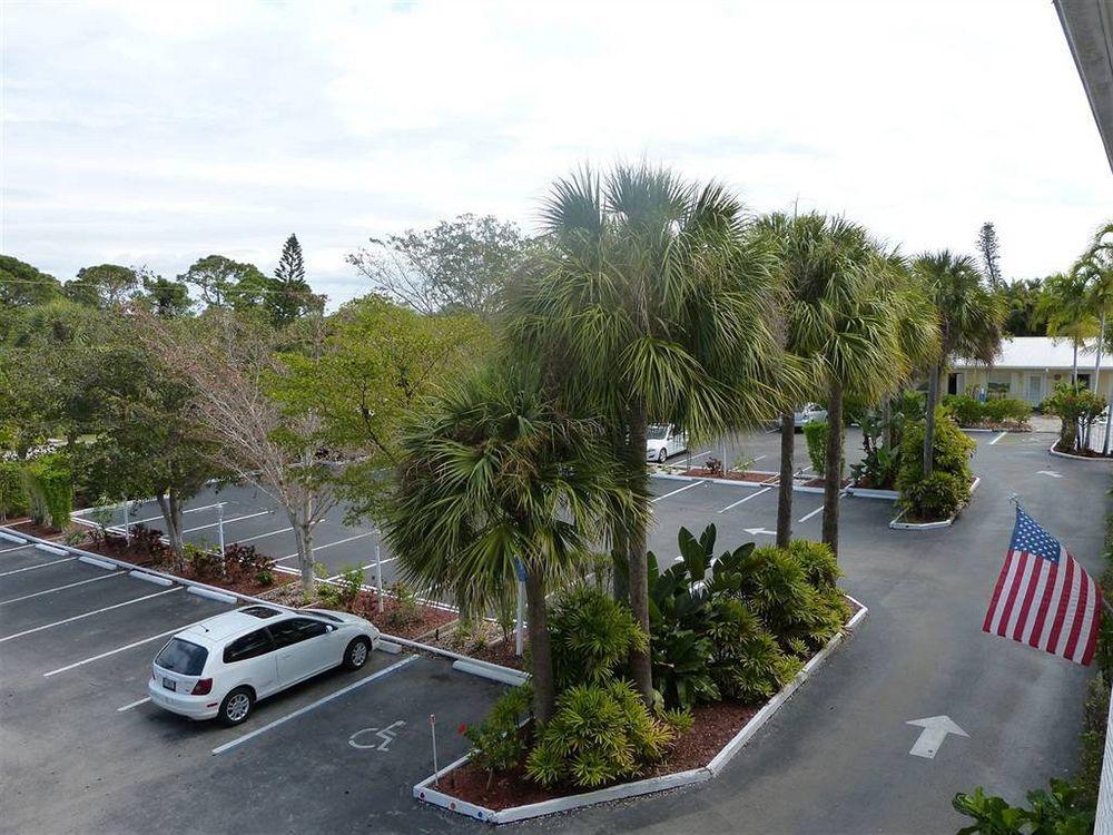 Marco Island Lakeside Inn Экстерьер фото