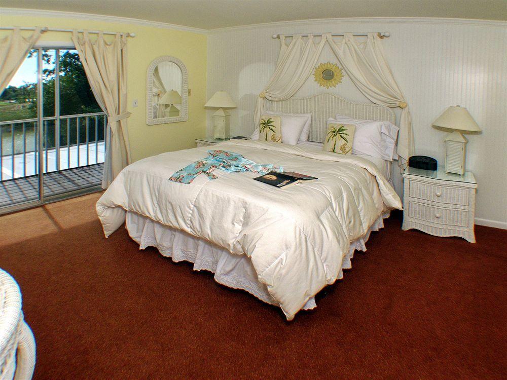 Marco Island Lakeside Inn Экстерьер фото