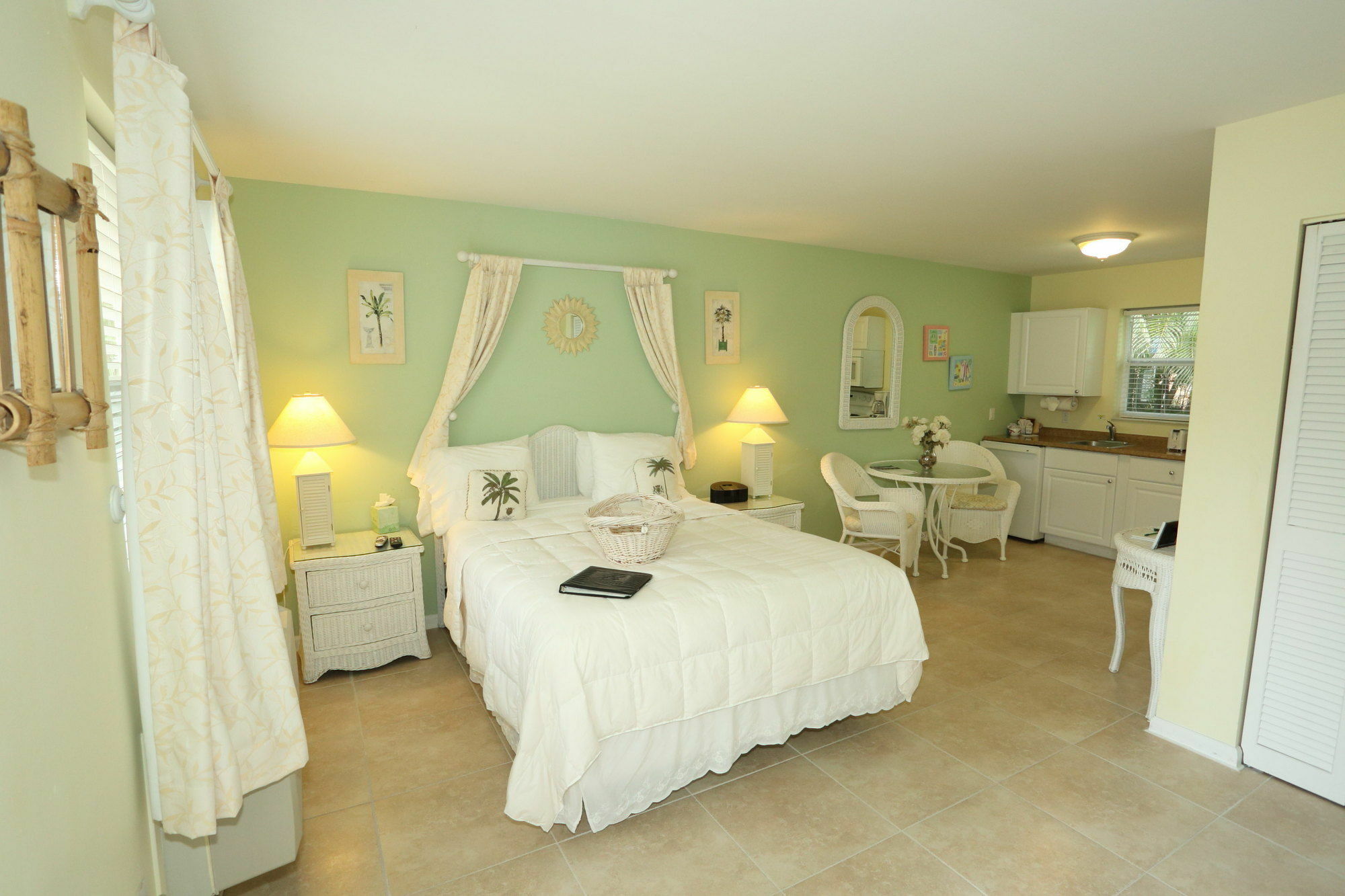 Marco Island Lakeside Inn Экстерьер фото