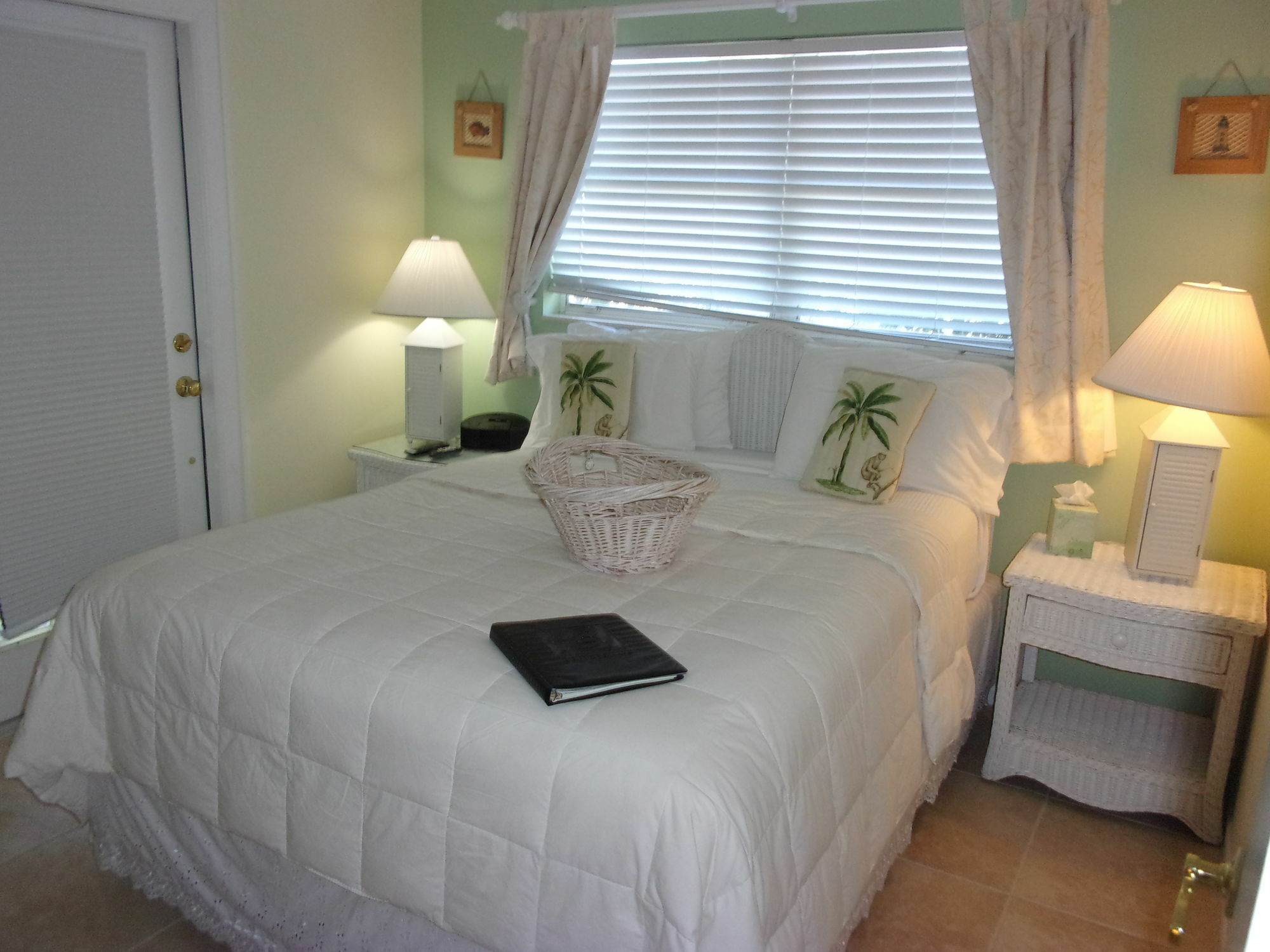 Marco Island Lakeside Inn Экстерьер фото