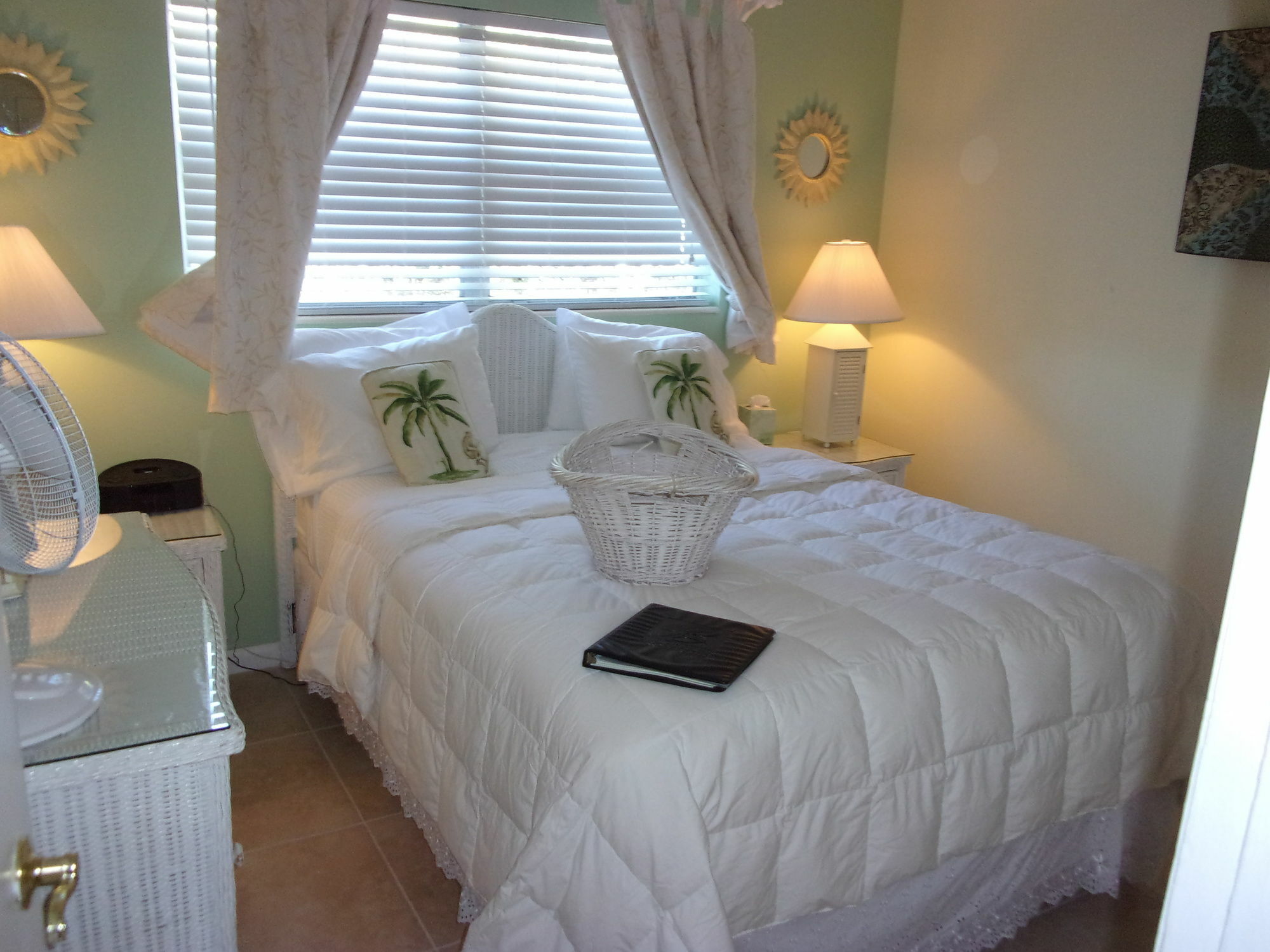 Marco Island Lakeside Inn Экстерьер фото