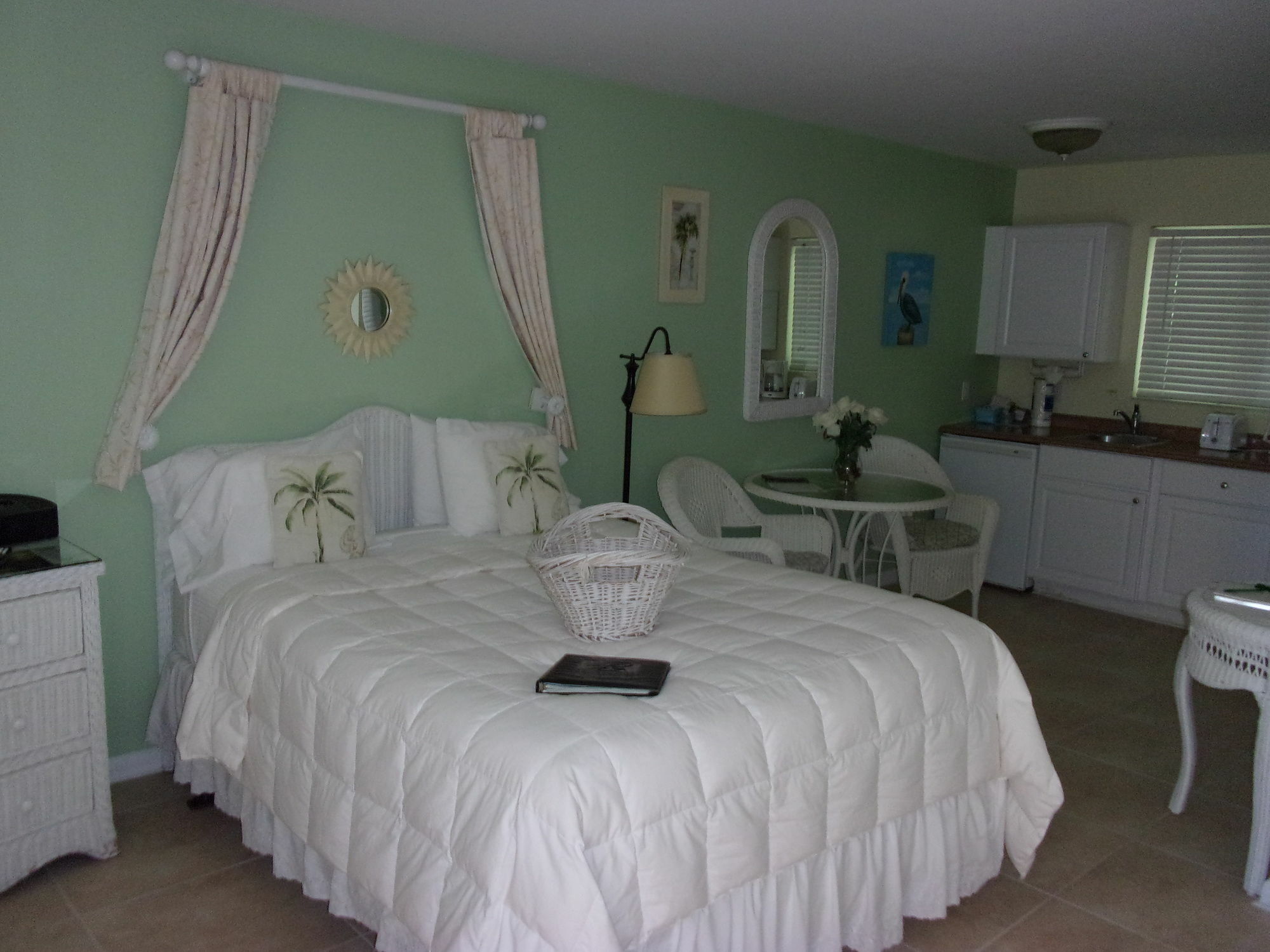 Marco Island Lakeside Inn Экстерьер фото